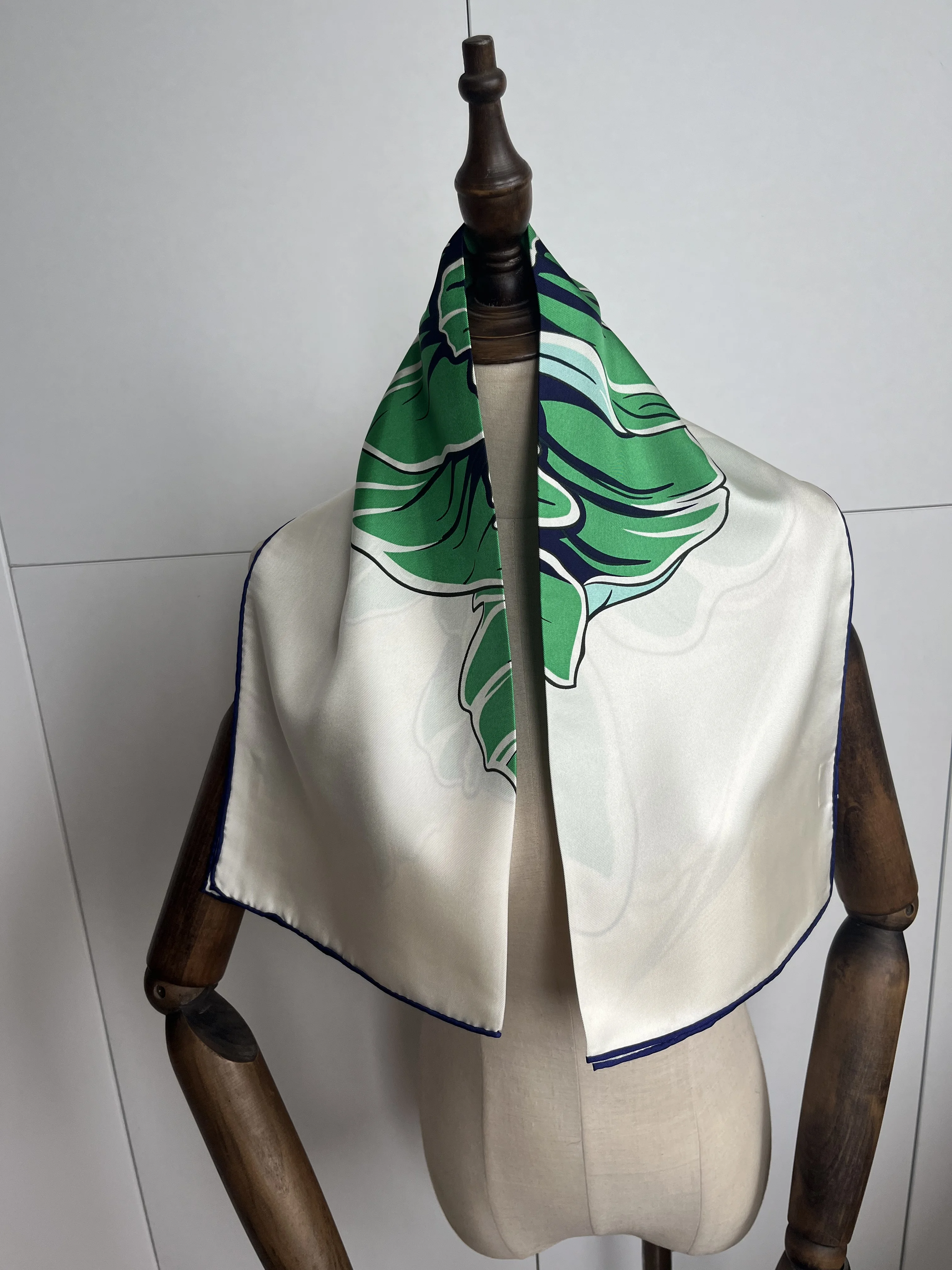 

2023 new arrival fashion brand green 100% silk scarf 90*90 cm square shawl twill wrap for women lady hijab free shipping