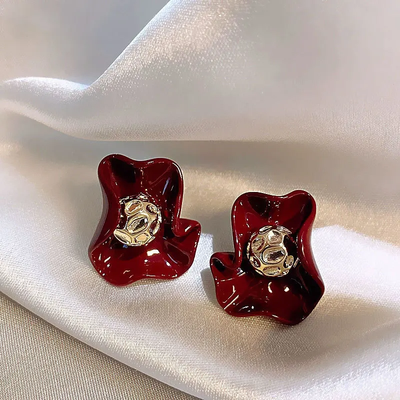 Irregular Petals Red Color Flowers Stud Earrings for Women Exquisite Simple Fashion Sweet Personality Temperament Jewelry