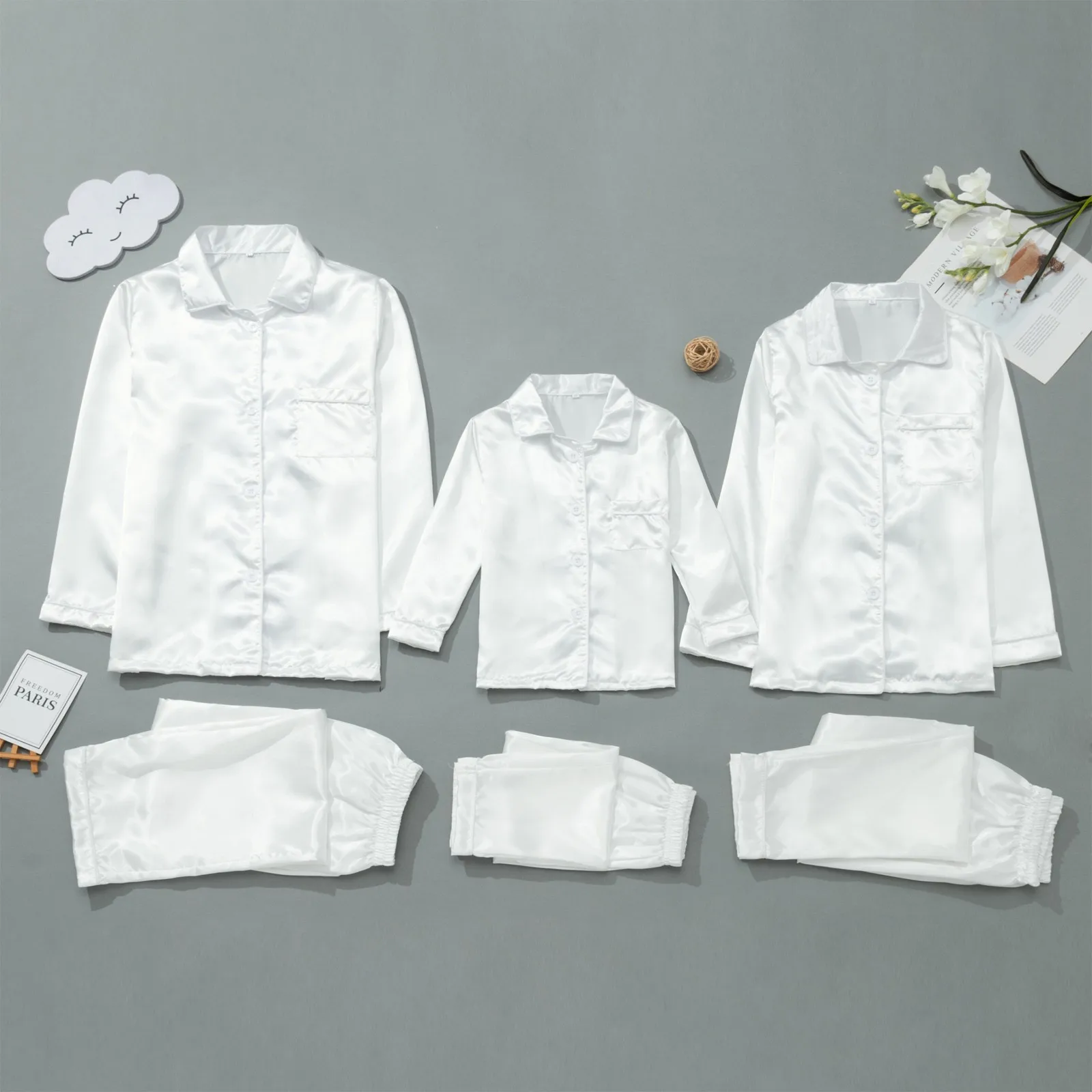 thumbnail image 2 of Conjunto de 2 piezas de ropa de dormir navideña, pijamas familiares a juego de seda satinada, camisas de manga larga con solapas y botones, pantalones casuales rojos, 2 of 5
