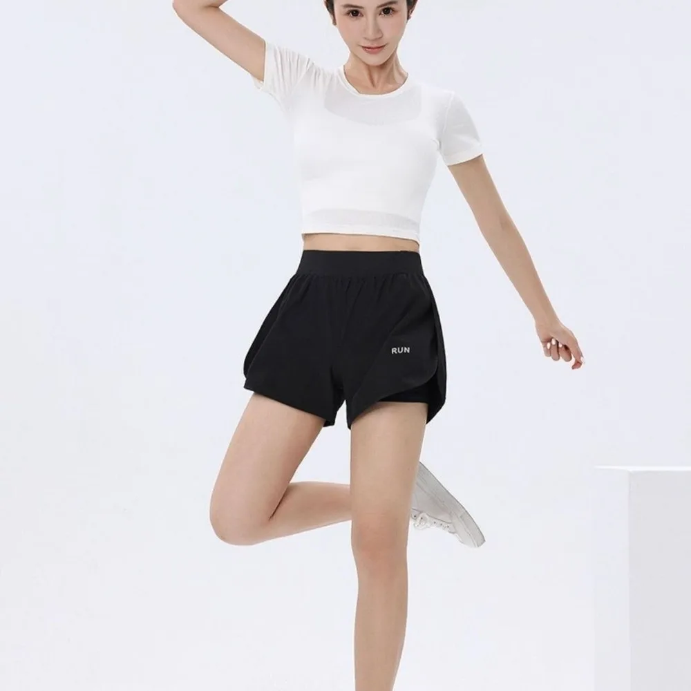 캐주얼 눈부심 방지 안감 2 in 1 요가 반바지 루즈핏 밑단 신축성 스포츠 반바지 속건 통기성 피트니스 반바지 여름