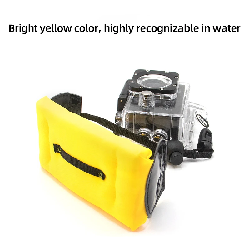 Gros plan sur la sangle flottante pour GoPro Hero 11, avec boucle de fixation et mousse orange, détaillant le mécanisme anti-noyade.