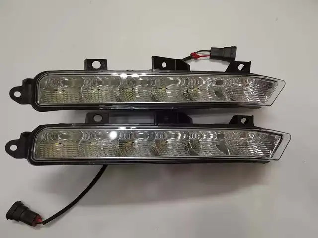 と互換性がある メルセデスベンツ Eクラス W212 ヘッドライト