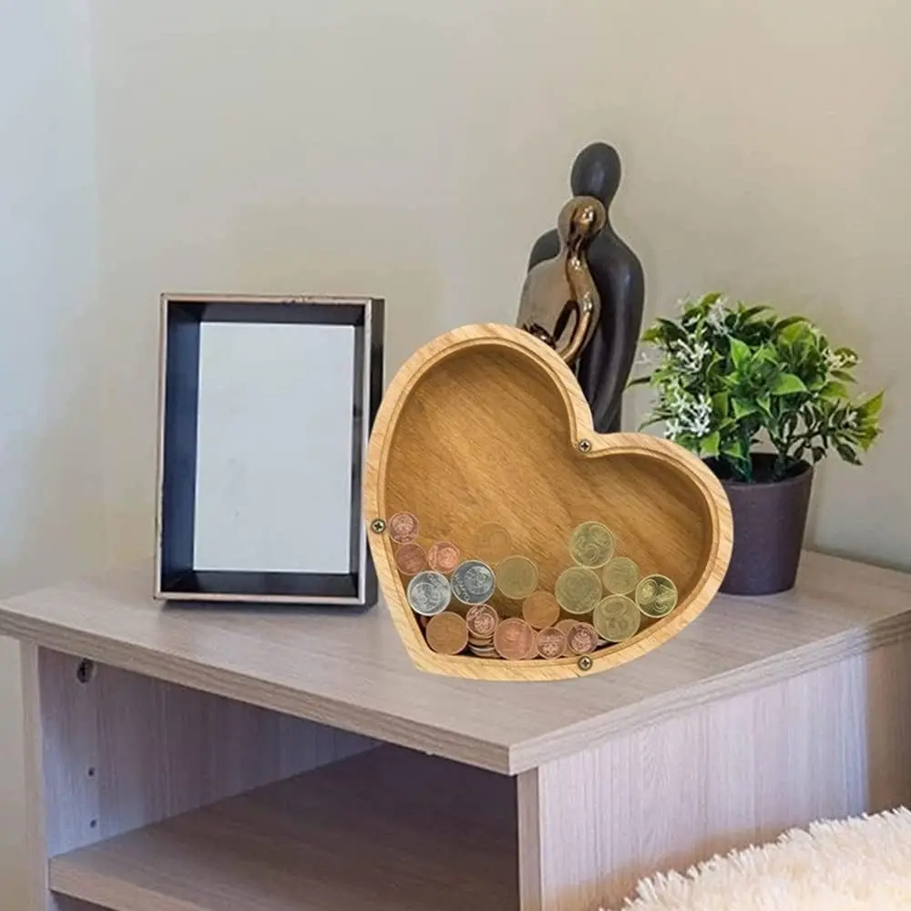 Salvadanaio in legno a forma di cuore con finestra trasparente_voghion.com