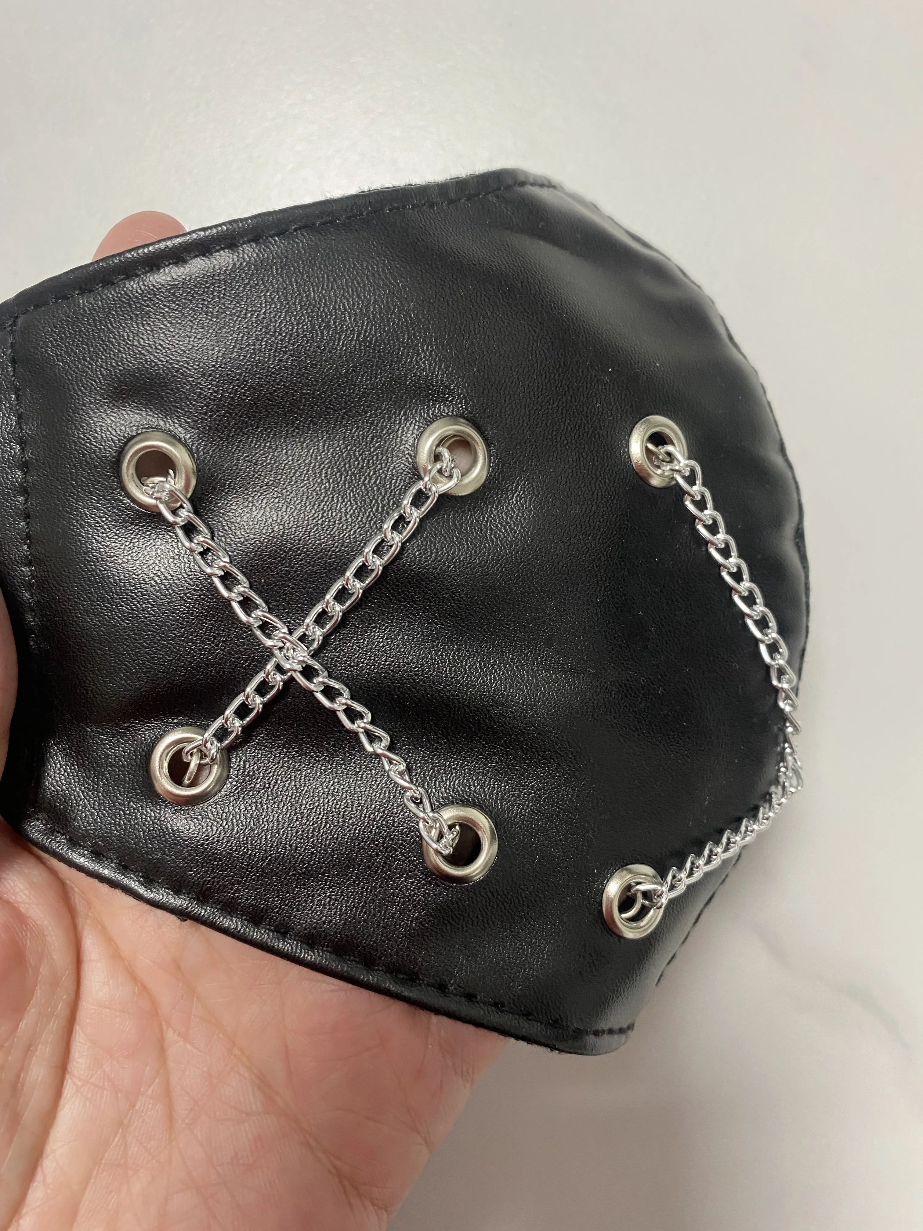 Men Women's Windproof Waterproof PU Leather Punk Chain Mask Lady's Breathable Mouth-muffle R656