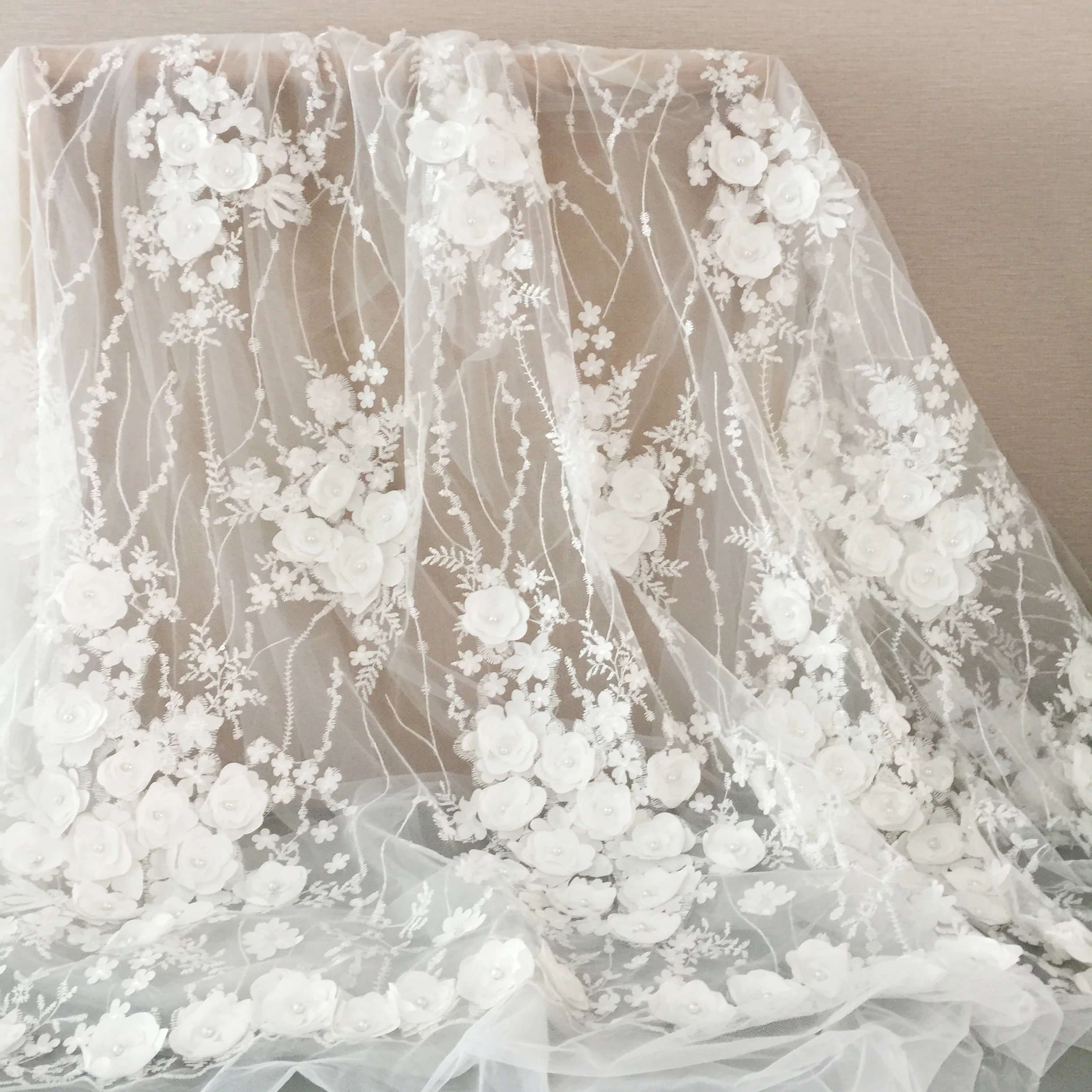 1 Yard Exquisite 3D Perle Perlen Spitze Stoff mit Shabby Rosette, Braut Kleid Hochzeit Kleid Stoff von Hof, blatt Emrboidery – Detail 1