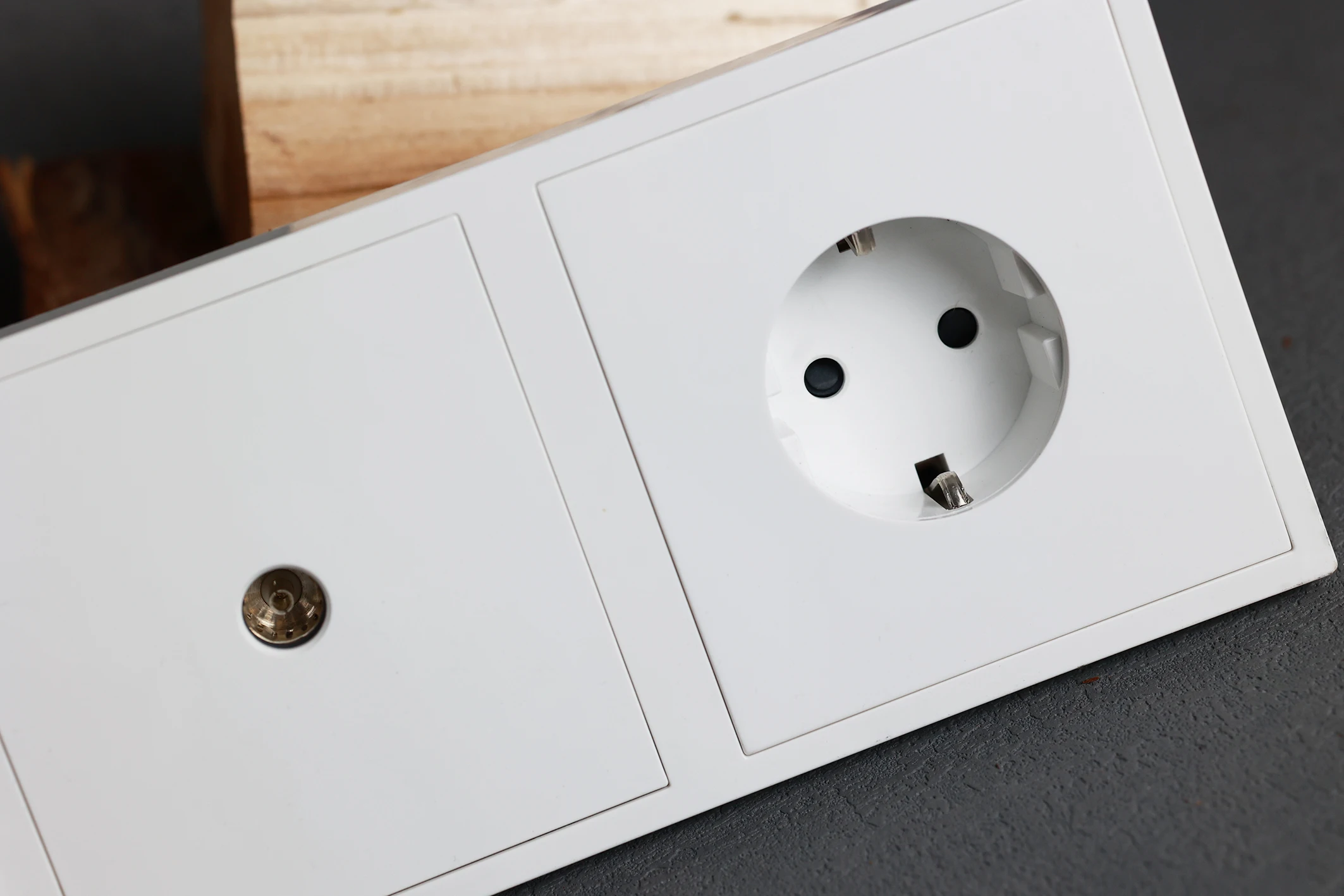 Description Picture 5 of itemYINKA Plastic Panel Korean Standard Switch Frame Wall Switch Wall Socket TV Satellite 220V 1234GANG DIY Plastic Frame Part White