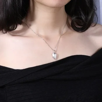 Love Shape Magnet Couple Necklace Peach Heart Magnet Couple Necklace A Pair of Heart-shaped Pendant Collarbone Chains Necklaces