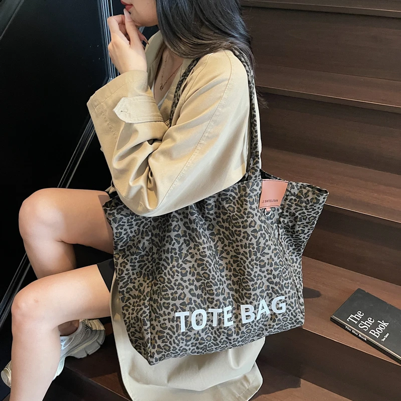 Womens Cheetah Leopard Print Tote Bag Large Capacity Shoulder Bag Weekender Bag for Work Beach Travel and Shopping Grocery