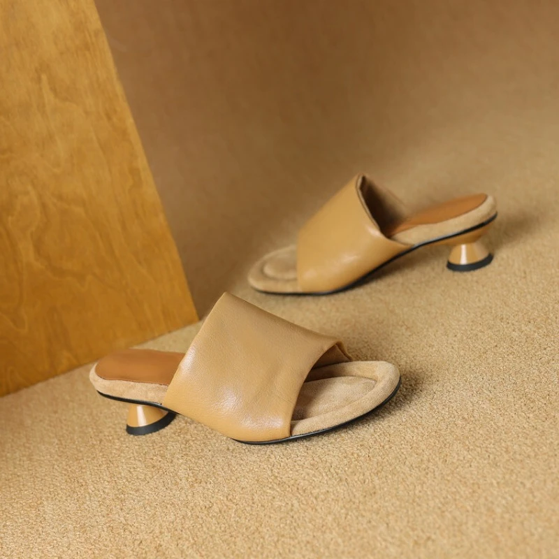 Comfortable soft leather bread shoes, sheepskin slippers, women's summer fashion middle heel sandals