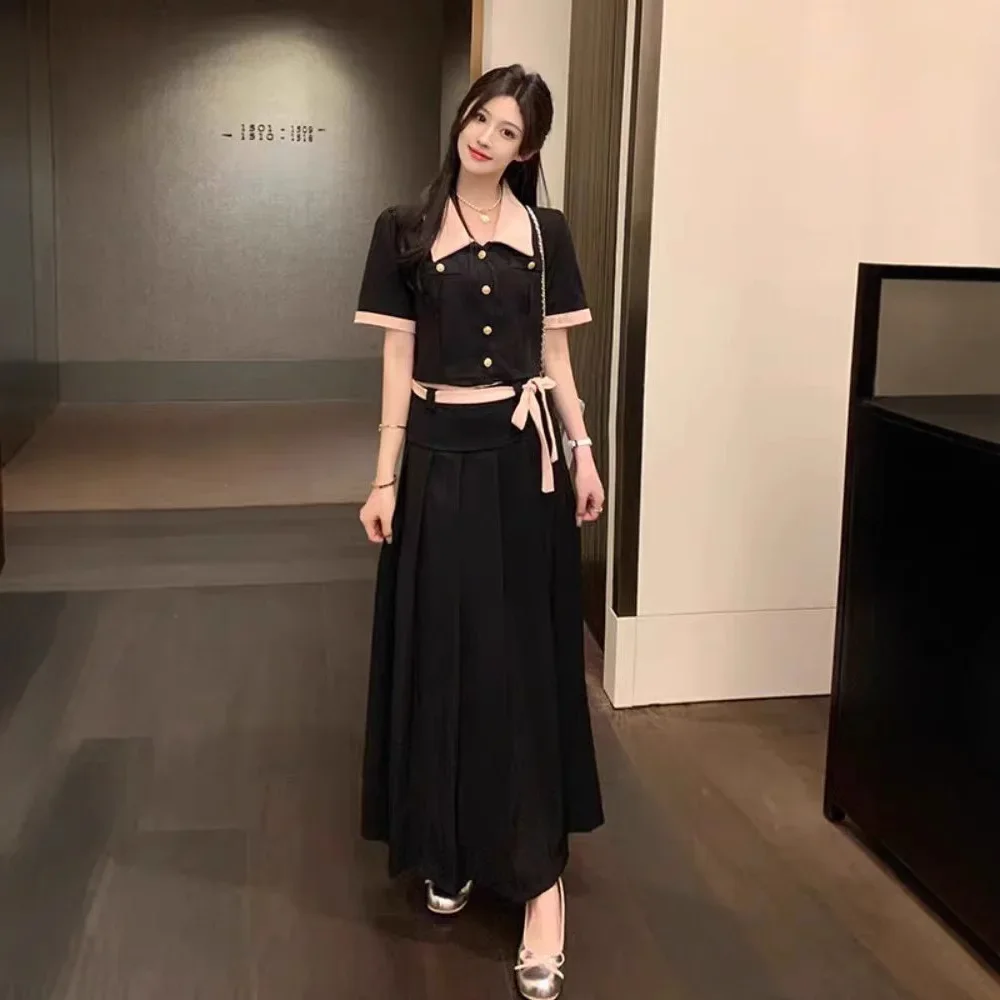 طقم تنورة طويلة سوداء مقاس كبير للنساء على شكل كمثرى صيفي بخصر عالٍ للتخسيس نصف الجسم طقم مكون من قطعتين من ألياف البوليستر