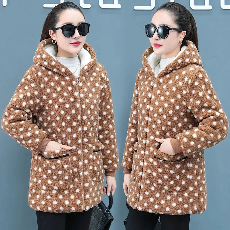 

Middle-Aged Women's Coat Grain Velvet Thickened Hooded Polka Dot Outwear 2023 Winter New Mother's Warm Cotton Jacket Female Tops