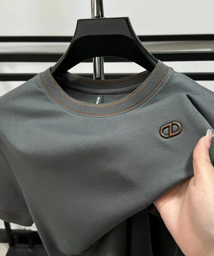 Modisches Marken-T-Shirt mit Prägung für Herren, kurzärmelig, Sommer, leicht, atmungsaktiv, neu, hochwertig, koreanischer Stil, lässiges Rundhals-Oberteil – Detail 10