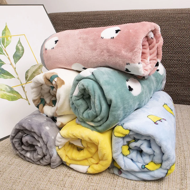 Soft flannel dog blanket winter warm and comfortable pet bed sheet mat cartoon cute cat and dog sleeping blanket pet supplies