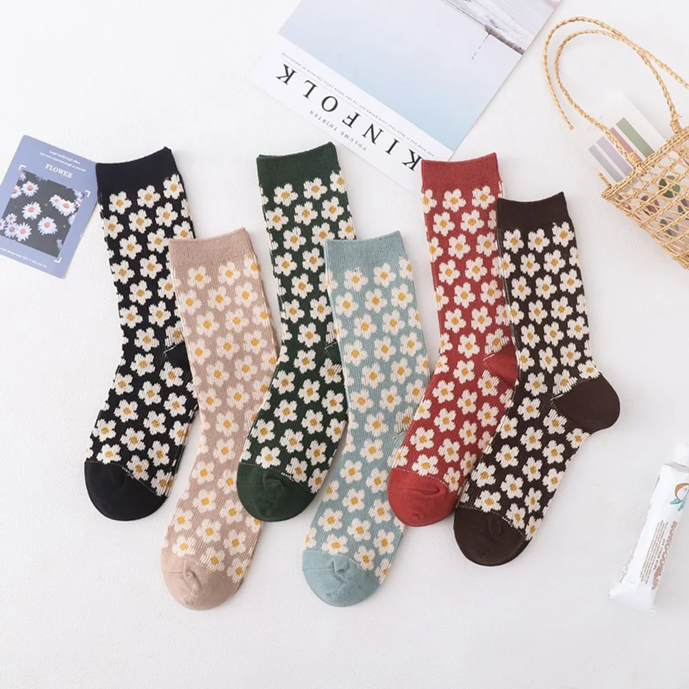 

Women Retro Daisy Cotton Tube Socks Girls Cartoon Flower Streetwear Skateboard Socks Female Harajuku Kawaii Loose Socks