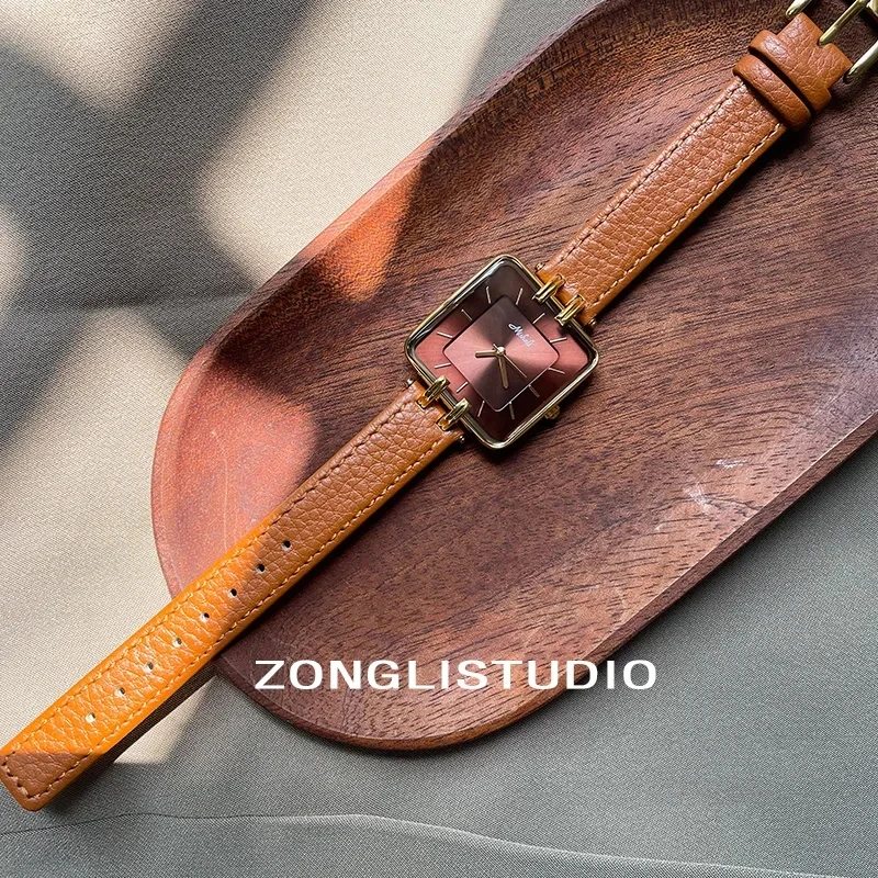 2025 Mode Vrouwen Horloge Grote Vierkante Wijzerplaat Dunne Lederen Band Dames Horloge Elegante Quartz Meisjes Horloges Casual R