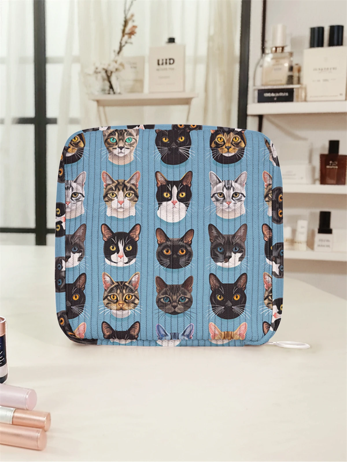 Cartoon cat pattern printed sanitary napkin storage bag, women's lightweight tissue bag, sanitary tissue bag
