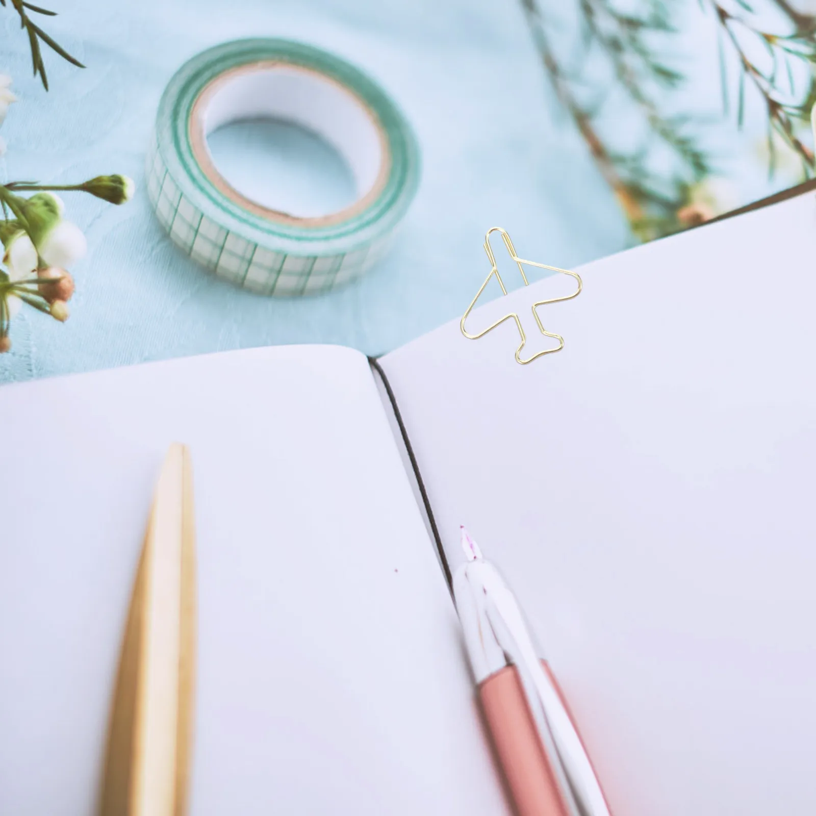 100Pcs 비행기 종이 클립 골드 금속 장식 클립 미니 종이 클립 플래너 편지지 사무실 결혼식 호의품 선물 가방