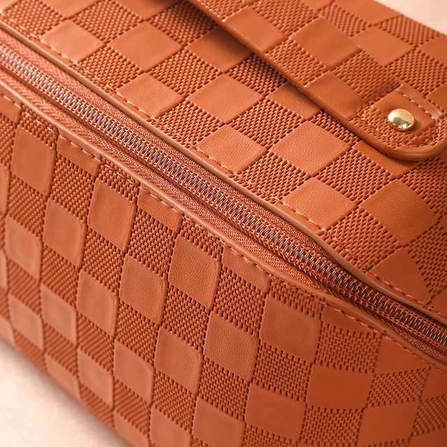 Bolsa de Maquiagem de Luxo com Estampa Xadrez em Formato de Travesseiro