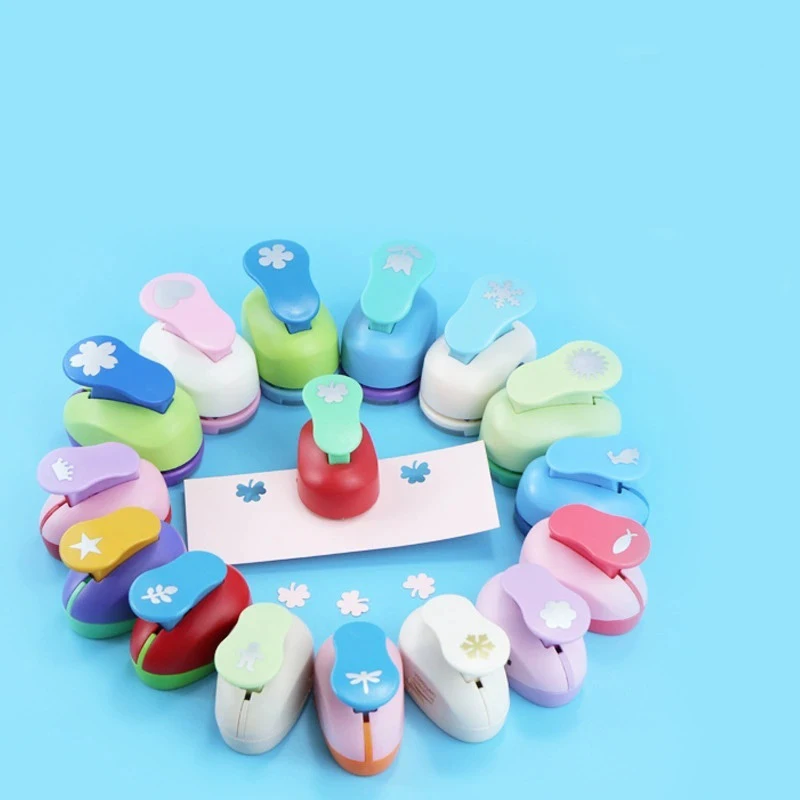 1Pcs 15mm 무작위 스타일 엠보싱 기계 수제 재료 및 용품 학생 DIY 종이 절단 엠보싱 기계