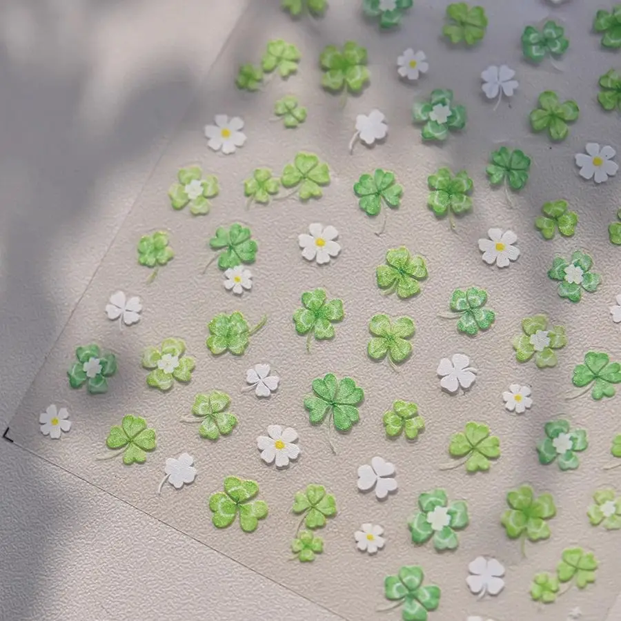 1장의 자체 접착식 네잎 클로버 네일 아트 스티커, 우아한 꽃무늬 매니큐어 장식, 독특한 선물 아이디어