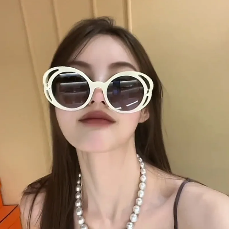 

Butterfly frame cute cute girl carding photo sunglasses ladies hip-hop sweet cool personality secondary UV protection sunglasses