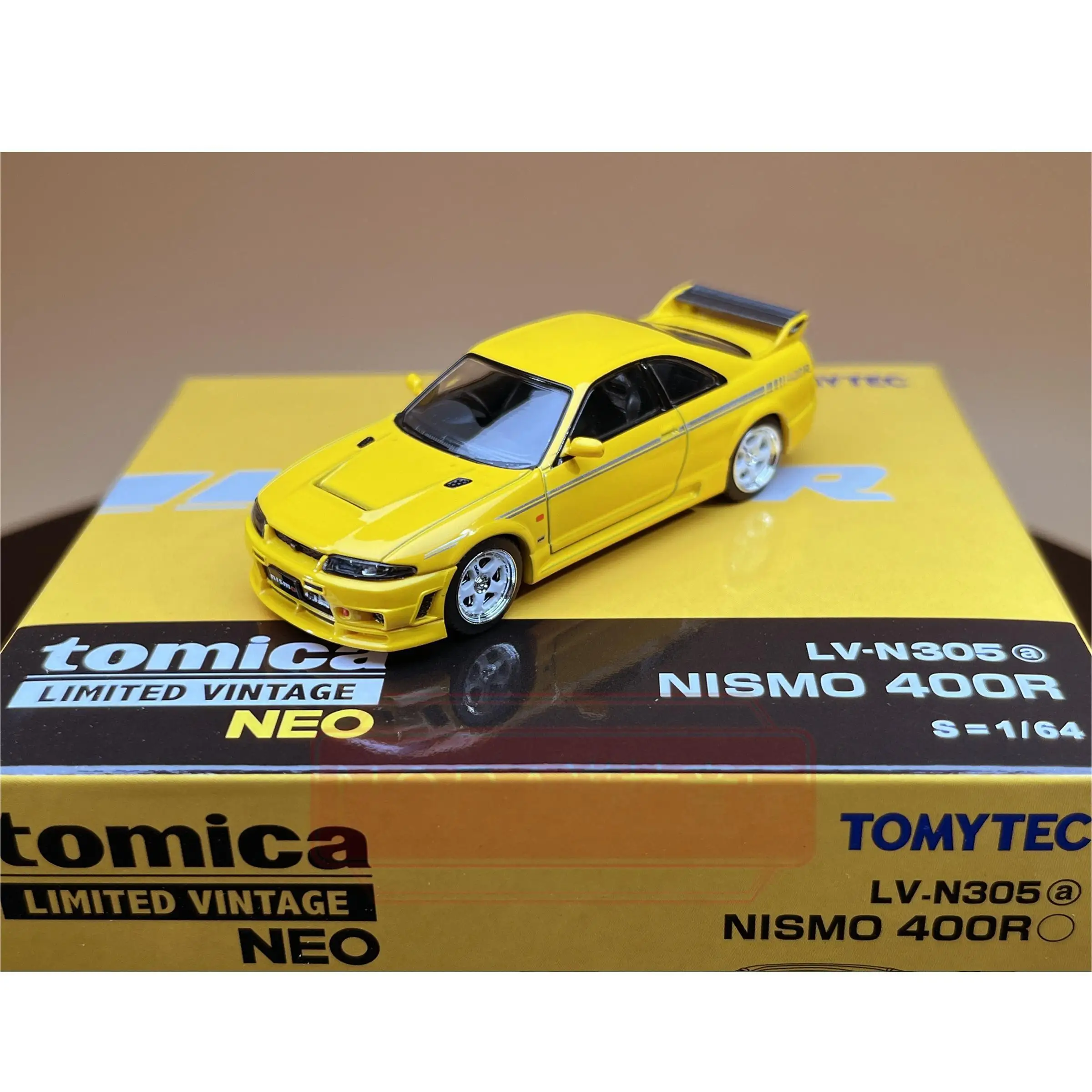 

2401 Tomytec Tomica TLV 1/64 NEO Nissan NISMO 400R R33 LV-N305a Yellow Die-cast Alloy Car Collection Model Display Gift Toy