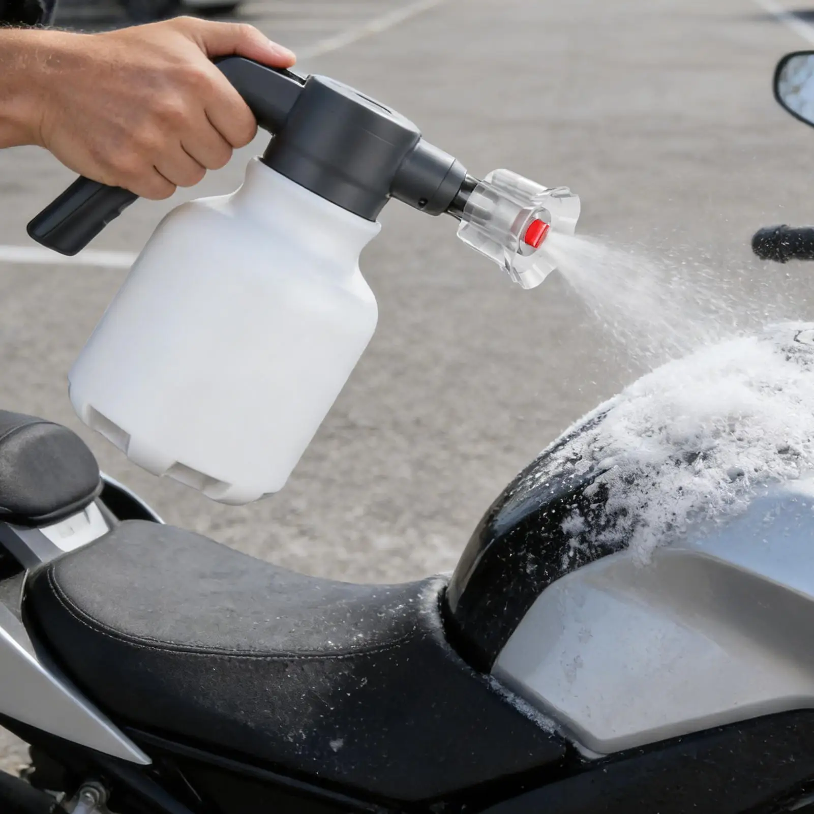 2L 전기 자동차 세차 폼 스프레이어 자흡식 충전식 에어 압력 분무기 자동 75도 팬형 폼 출력 병