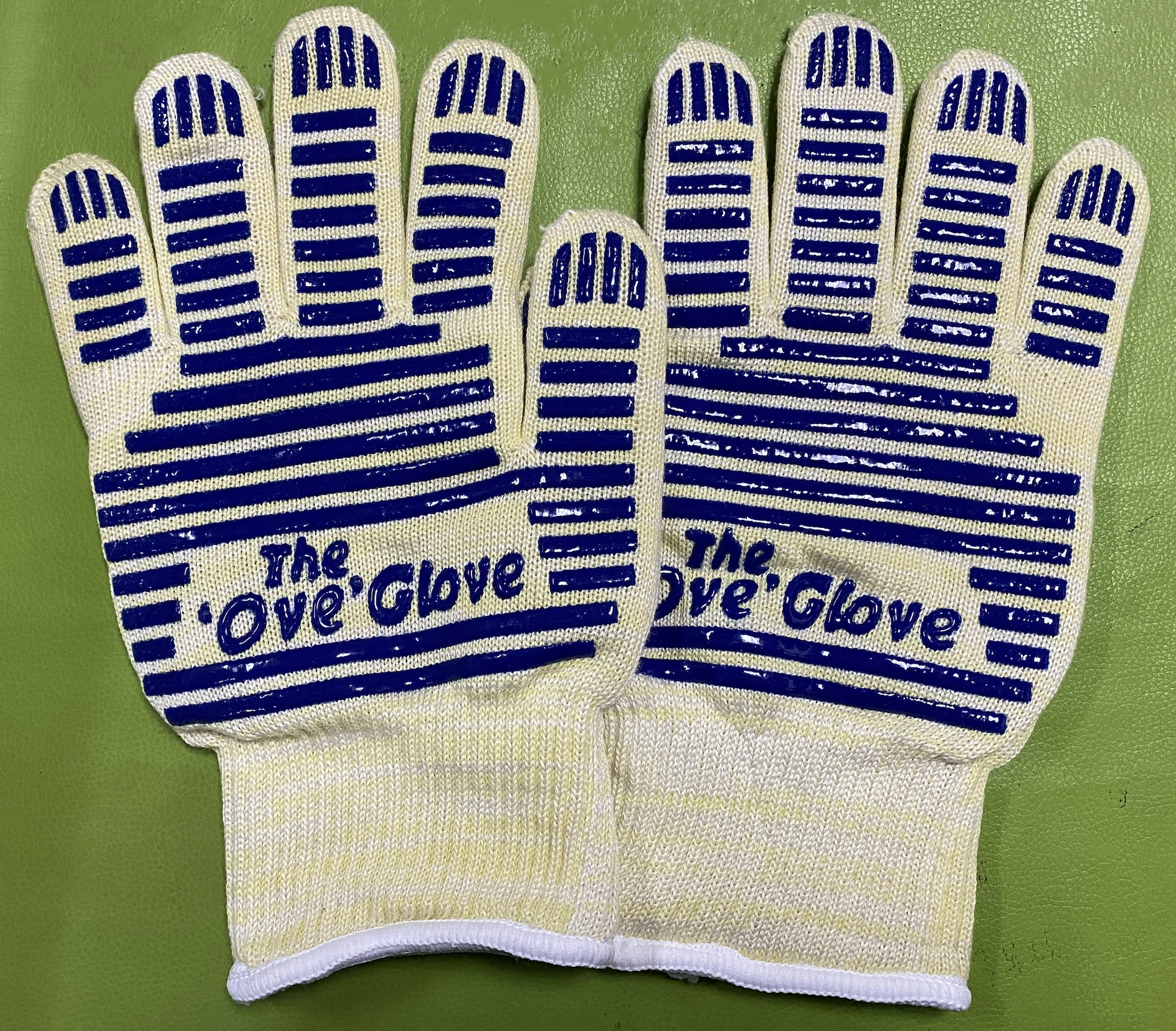 https://ae01.alicdn.com/kf/Sad0f2eb41d134fdab8daa2386c0e9a135/BBQ-Safety-Glove-Silicone-Coated-Heat-Resistant-Working-Glove-Aramid-Fiber-Oven-Work-Glove.jpeg