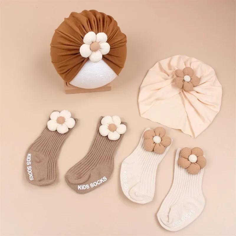 

Autumn and Winter Baby Flower Hat Cotton Socks Set Newborn Fetal Cap Non Slip Floor Socks 0-2 Years Old Male and Female Babies