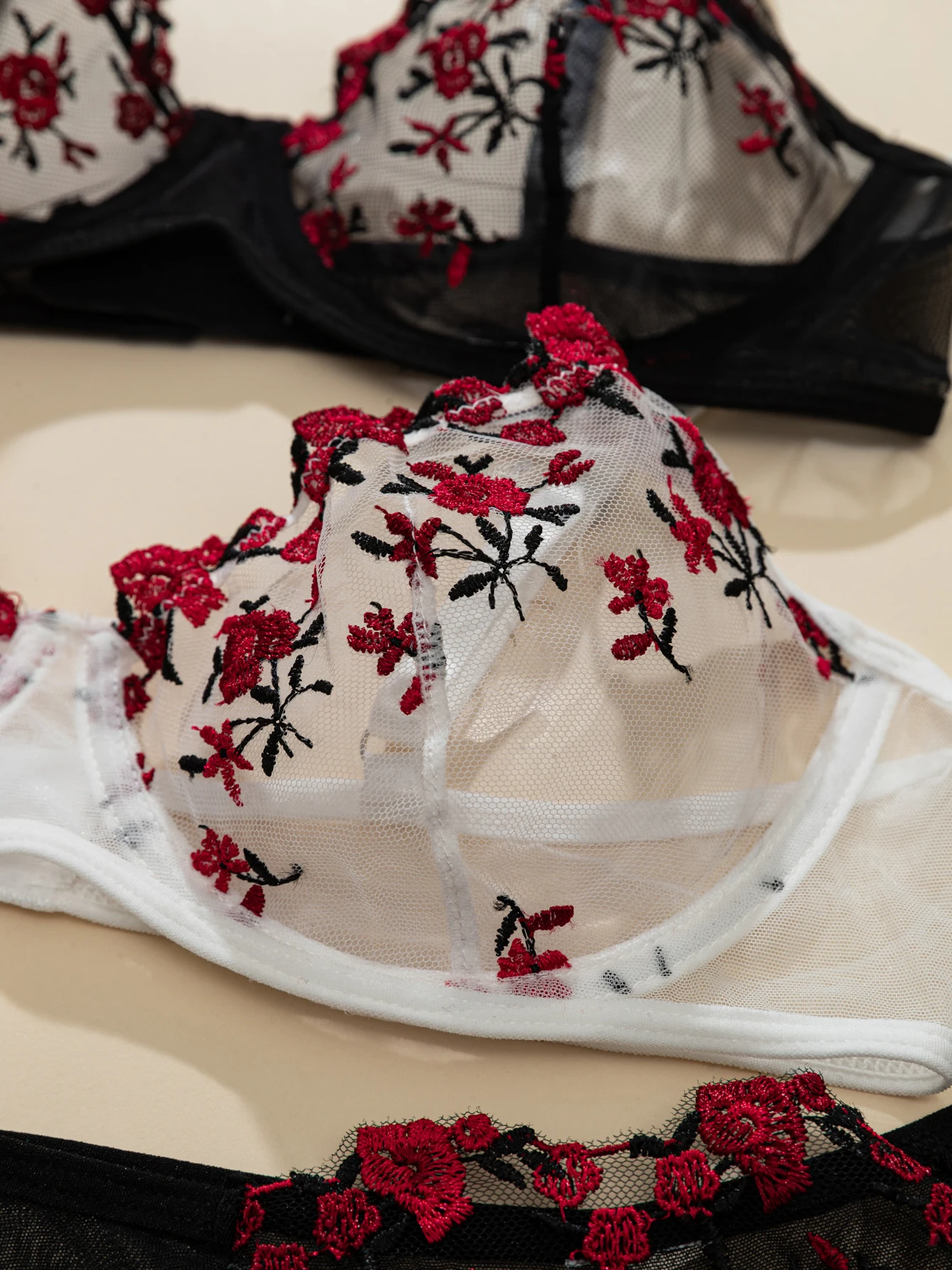 Bras Sets Women Transparent Lace Bras Sexy Lingerie Set Embroidery Soft Briefs Women's Comfy Underwear Set Female Intimates 2024