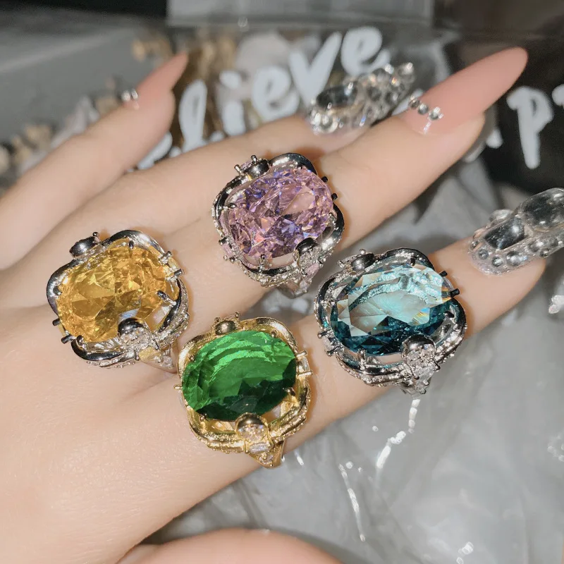 

Rich Lady Butterfly Jewel Ring Plated with 18k Extra Large Exaggerated Imitation Sea Blue Treasure Ring
