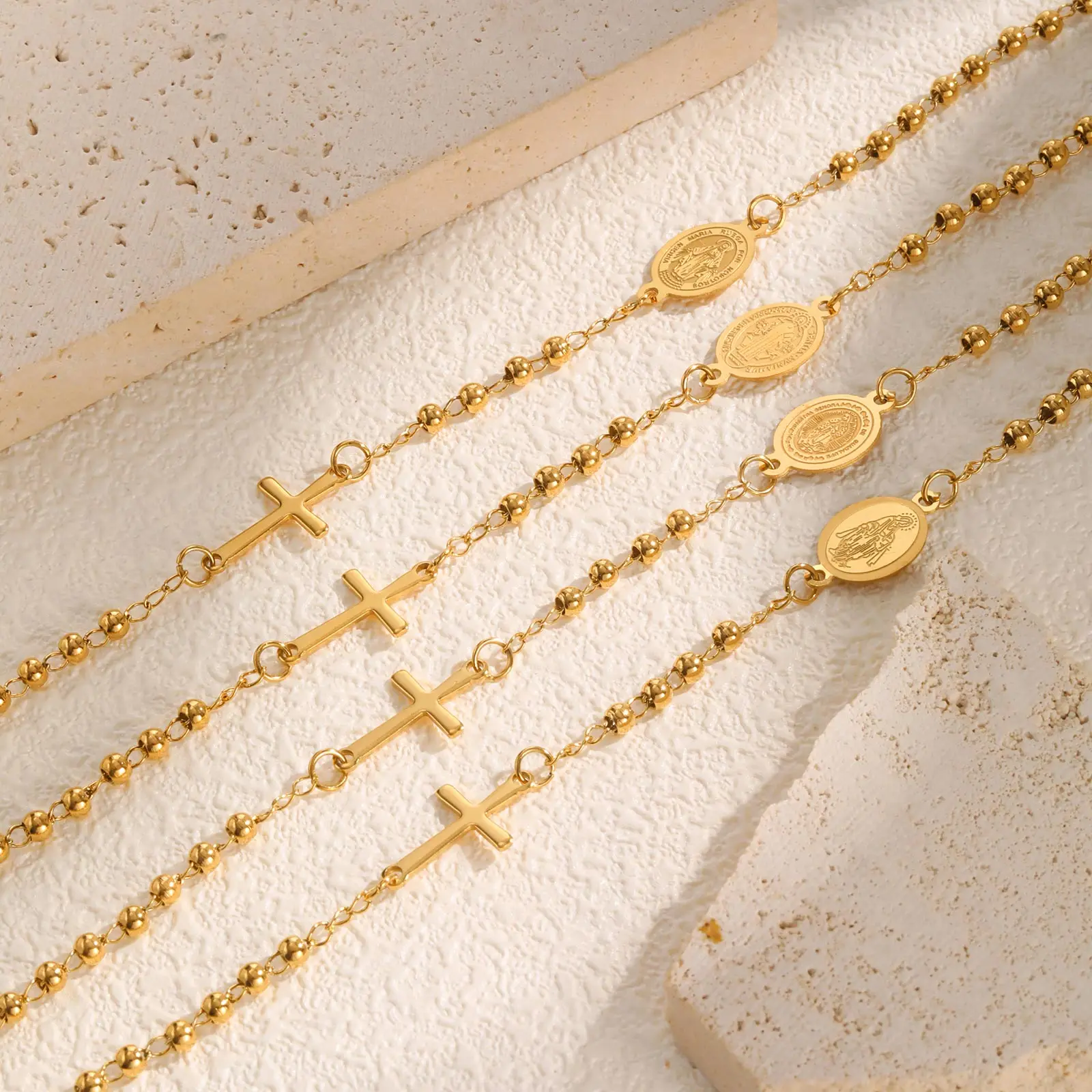 Dreifarbiges Heiliges Rosenkranz-Kreuz-Armband für Frauen, rundes Perlen-Armband aus Edelstahl in Goldfarbe, Jungfrau Maria, Christentum-Schmuck – Detail 3