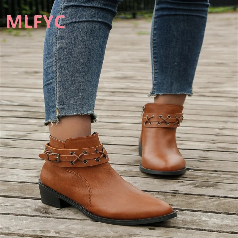 Oversized women's leather boots, autumn and winter new vintage thick heels, belt buckle, pointed ankle boots for external wear