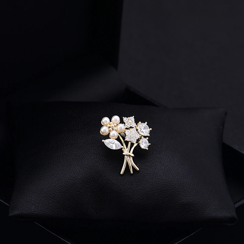 

Plant Flower Small Brooch Women's Japanese Style Collar Pin Cardigan Shawl Clasp Buckle Pearl Ornament Accessories Jewelry 6054