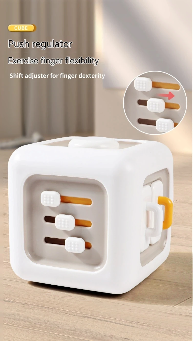 Montessori kocka ukazujúca otáčacie a posuvné komponenty