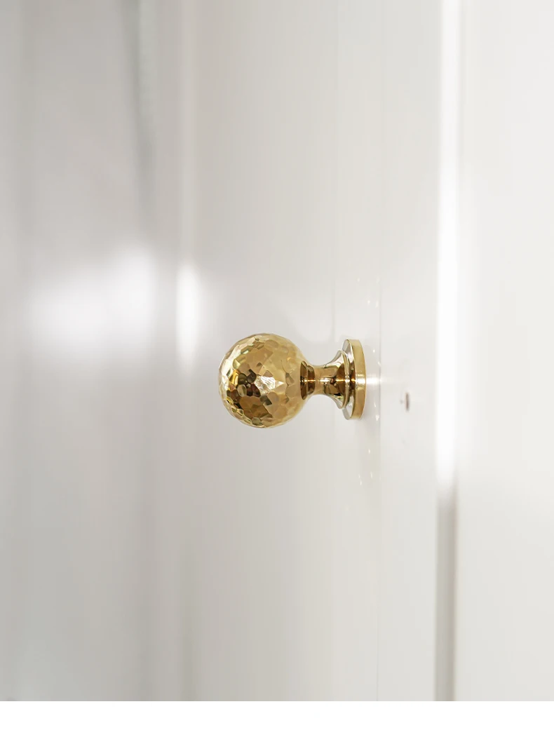 SAILANKA Messing-Möbelgriffe, helles Chrom, helles Gold, Hammermuster, kugelförmig, moderner Kleiderschrank, Schrankgriffe, Einzelloch – Detail 9