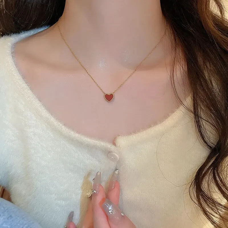 قلادة قلب من التيتانيوم الصلب للنساء ، مزاجه بسيط...