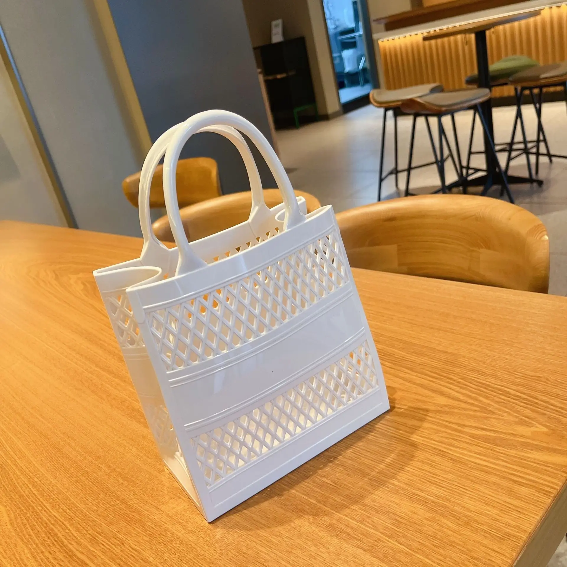 Chic Mesh Beach Tote - Stylish Clear Handbag and Travel Accessory