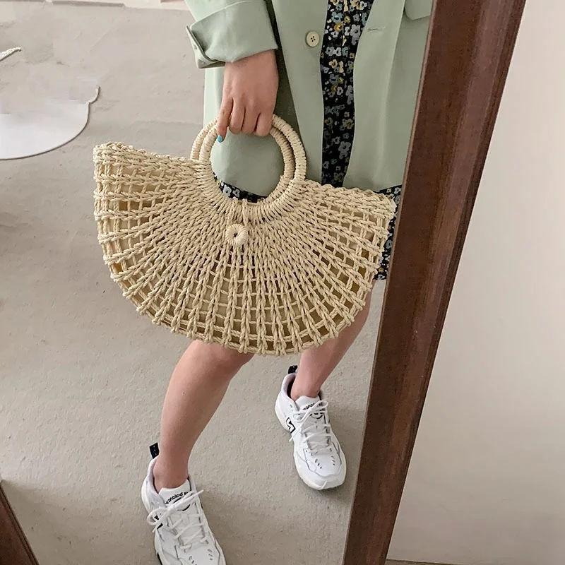 Рисунок 5 - Модная круглая соломенная сумка-мешок CAREY KAY