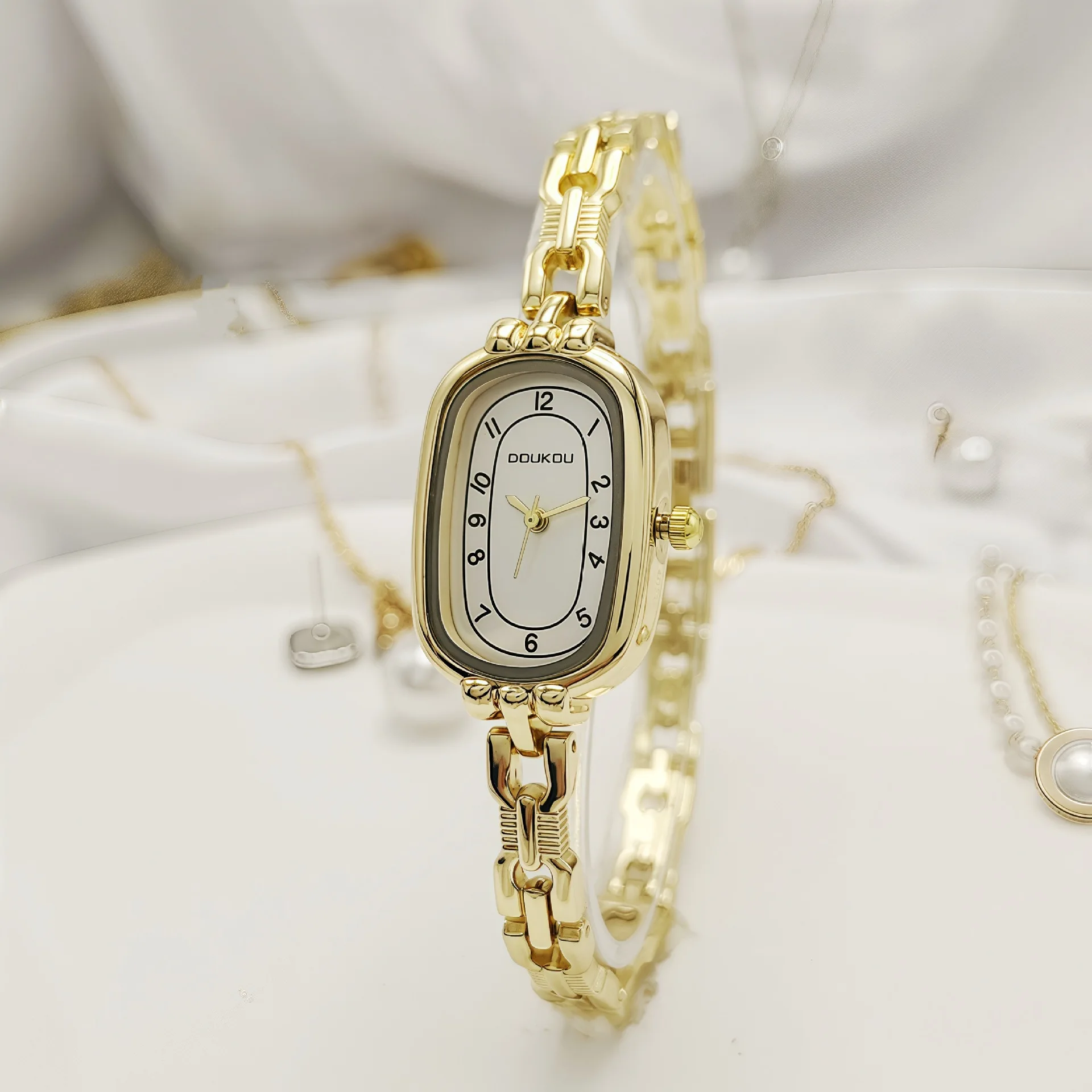 Fashion women's oval watch, vintage quartz temperament bracelet watch