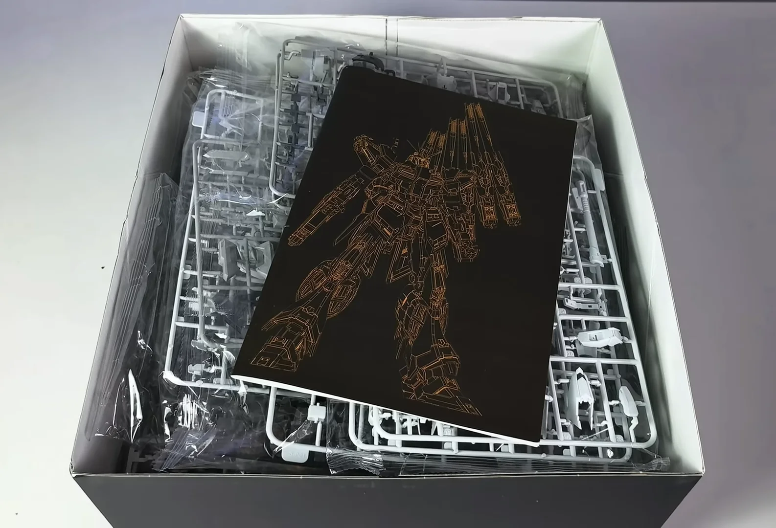 在庫あり V-TIGER 1/100 VT02 NU 兵士組立モデルおもちゃ RX-93-v2