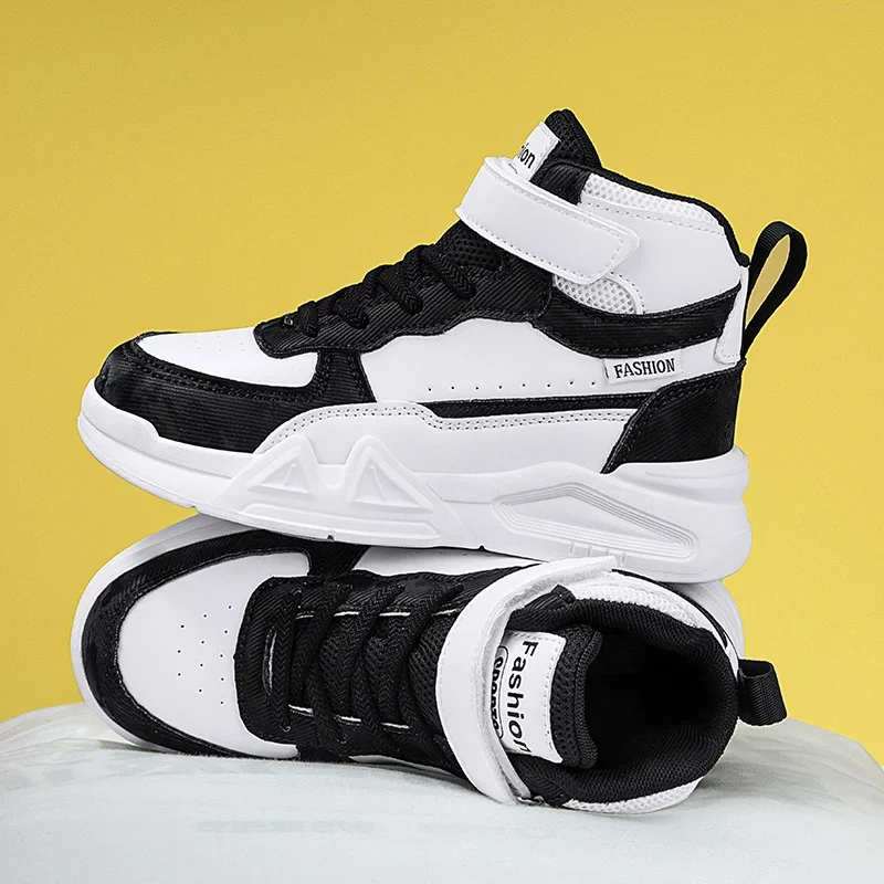 حذاء رياضي للأطفال