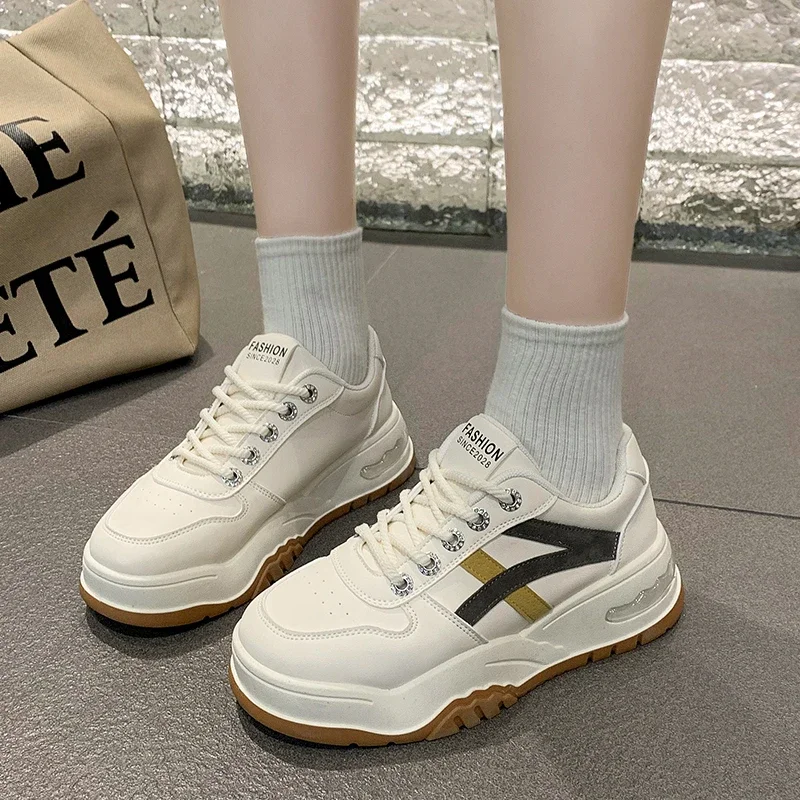 

2024 Spring and Autumn New Retro Forrest Gump WomenLeisure Sports Fashion Shoes Contrast Color Flat Heel Anti Slip PU