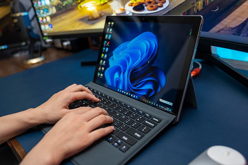 Ultraslim 2-IN-1 Tablet PC, 12th Gen Intel Core i7, 16GB RAM, 512GB SSD, 13