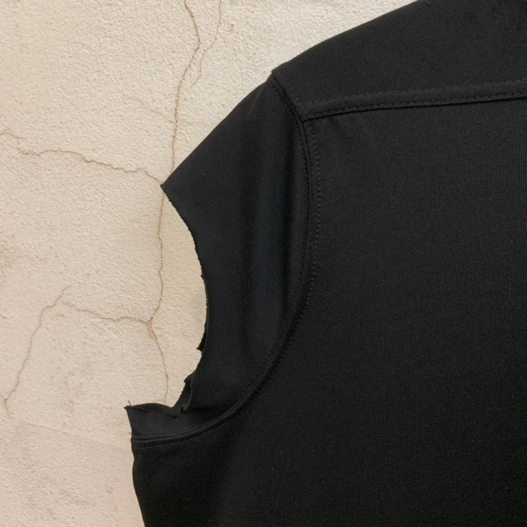 Рисунок 4 - Жилет Ro Vest 21SS с круглым вырезом
