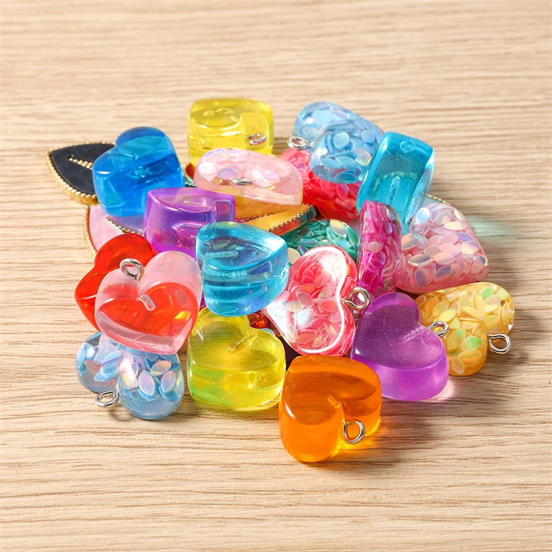 10 Stück niedliche, bunte Liebesherz-Anhänger aus Kunstharz für die Herstellung von Halsketten, Ohrringen, Armbändern, DIY-Bastelarbeiten, Schmuckzubehör