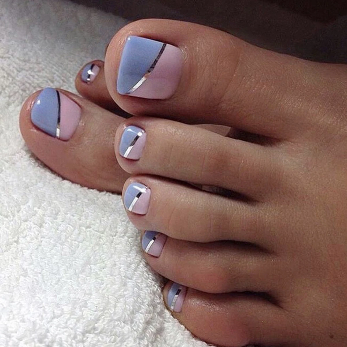 

24pcs False Toe Nails Simple French Fake Toenails Set Press On Toenail Wearable Removable False Toenails With Design For Girls