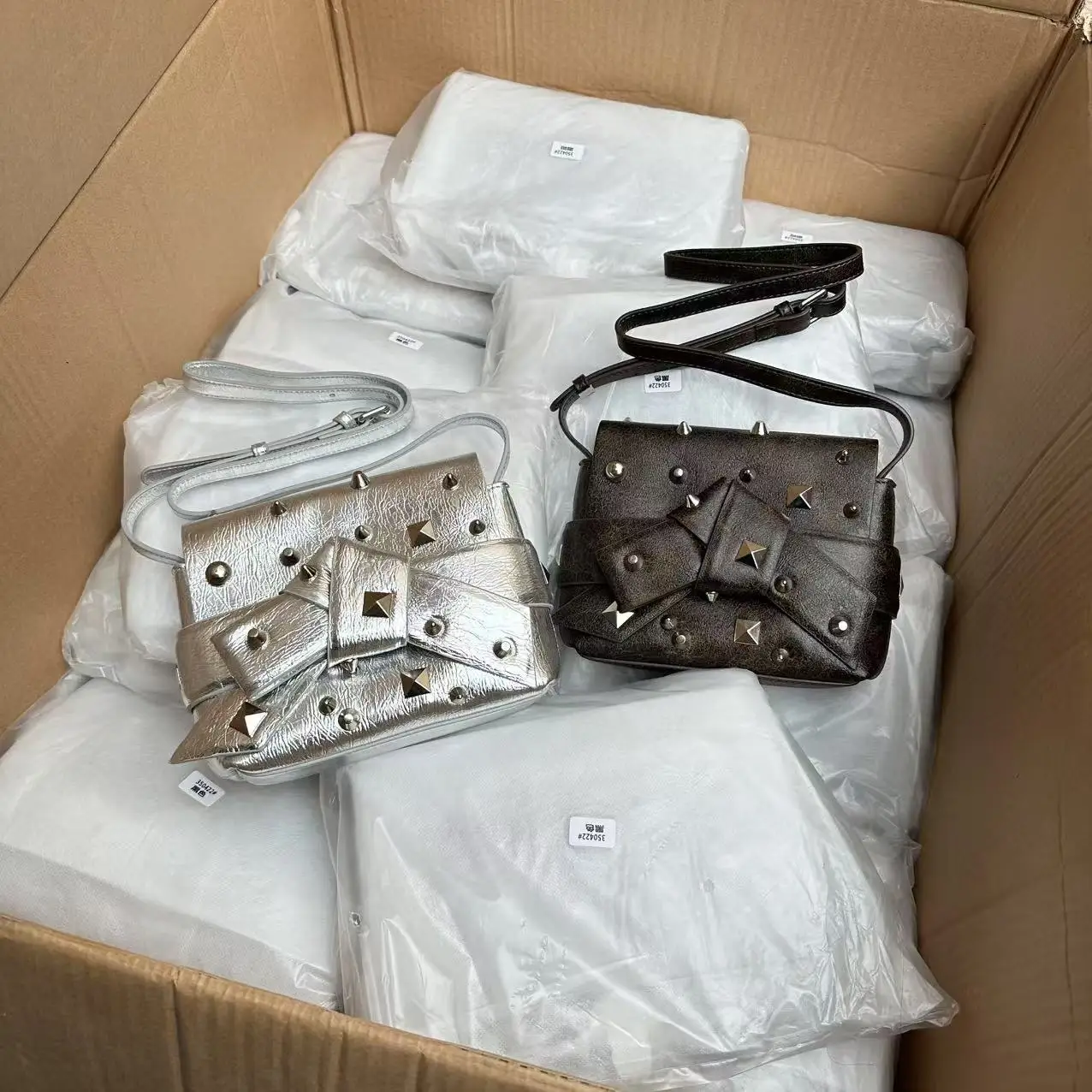 Fashion Black Rivet Shoulder Bag Women PU Leather Messenger Bag Vintage Cool Crossbody Bags Fashion Lady Handbag sac a main