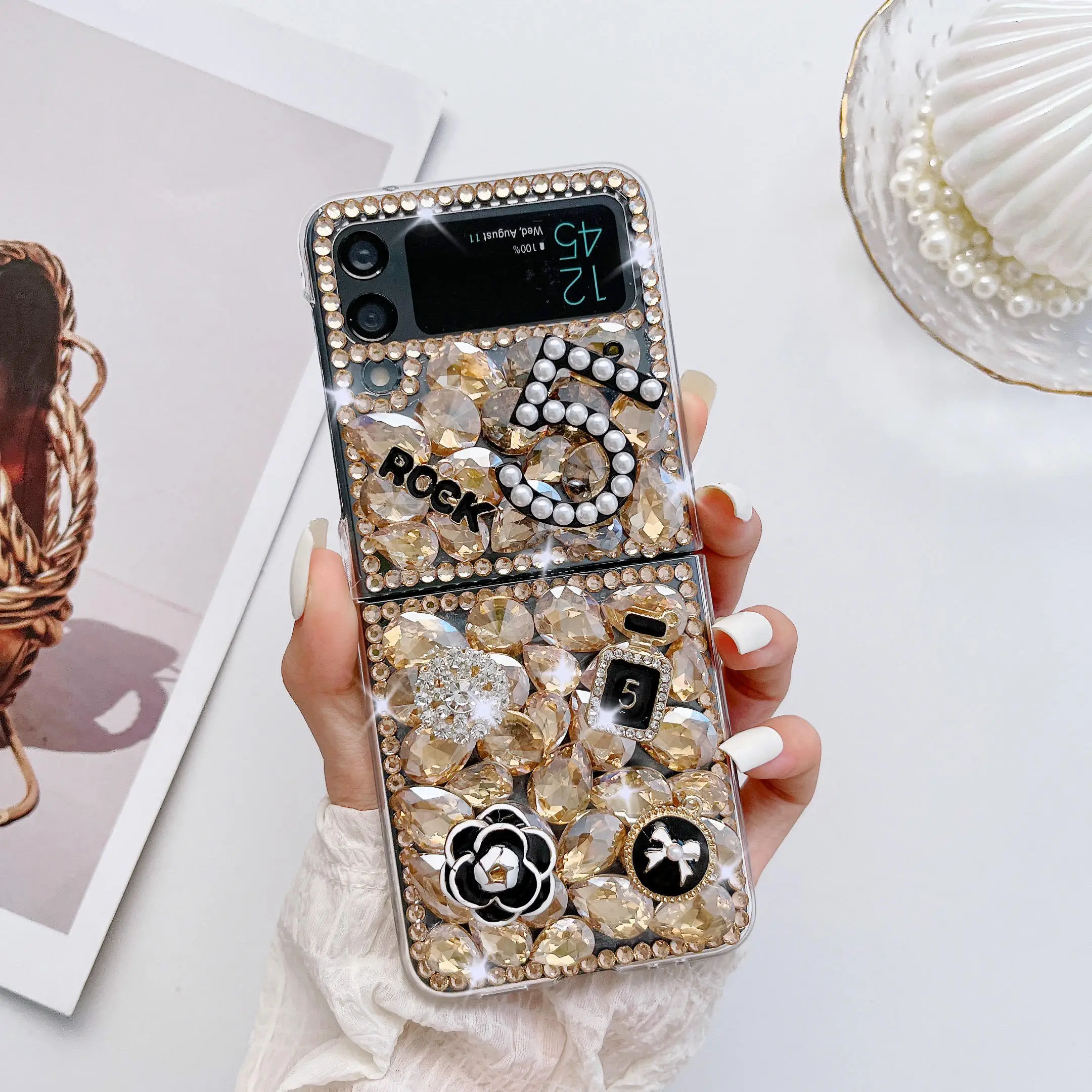 

ZFlip5 Bling Diamond Bracelet Chain Case For Samsung Galaxy Z Flip 4 5G Z Flip 3 Glitter Rhinestone Flower Bow Luxury Back Cover