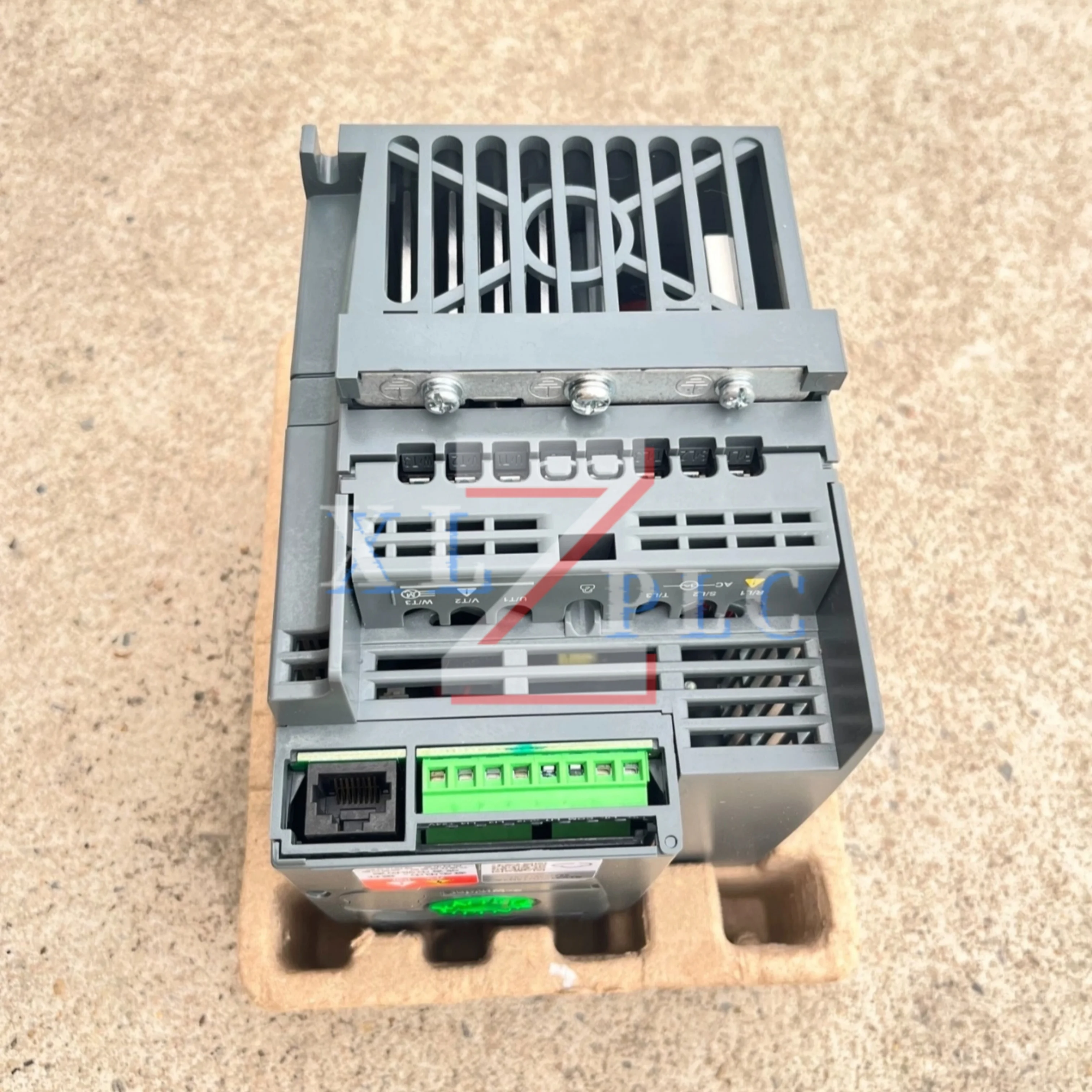 새로운 오리지널 ATV310H037N4A 380-460V 0.37KW ATV310H075N4A 380-460V 0.75KW 주파수 변환기
